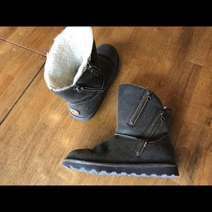 Bearpaw suede boots